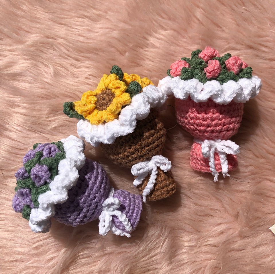 Php 100 - Mini bouquets - Available color: Blue, Pink, Purple, Red